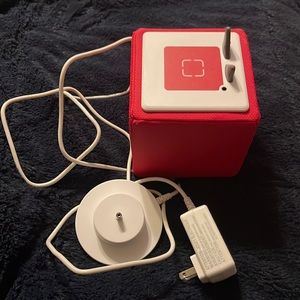 Toniebox with charger with 9 characters